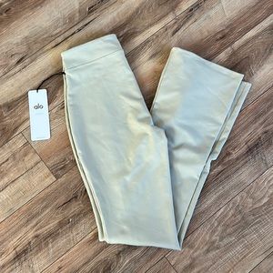 NWT Alo Yoga Split Hem Leggings, Size M